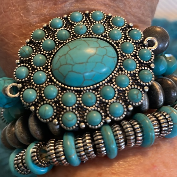 Turquoise Concha Bracelet, 4 Piece Set. - Picture 6 of 8